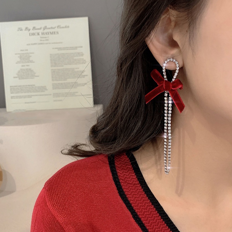Khuyên tai hình thú nhồi bông màu đỏ dễ thương