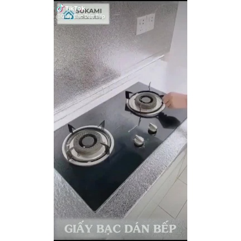 Cuộn giấy bạc dán bếp cách nhiệt chống thấm bền đẹp 2m5