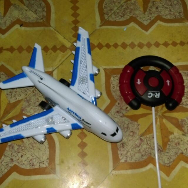 Máy bay điều khiển