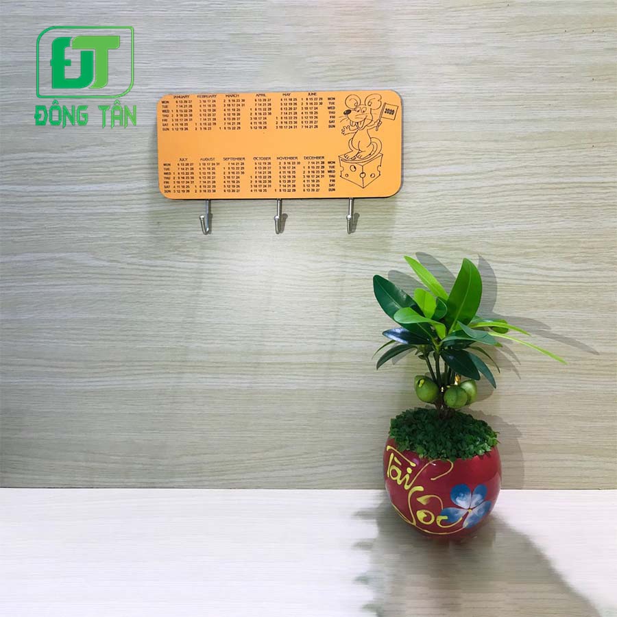 Móc Dán Tường Bằng Gỗ ĐÔNG TÂN Có 3 Móc Khắc Hình Lịch Siêu Dính Chịu Lực Tốt Lắp Đặt Dễ Dàng