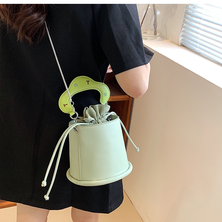 Túi đeo vai IELGY thiết kế đơn giản dễ phối đồ cho nữ