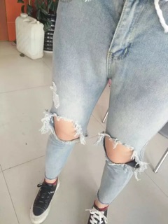 Quần jean rách gối cool ngầu