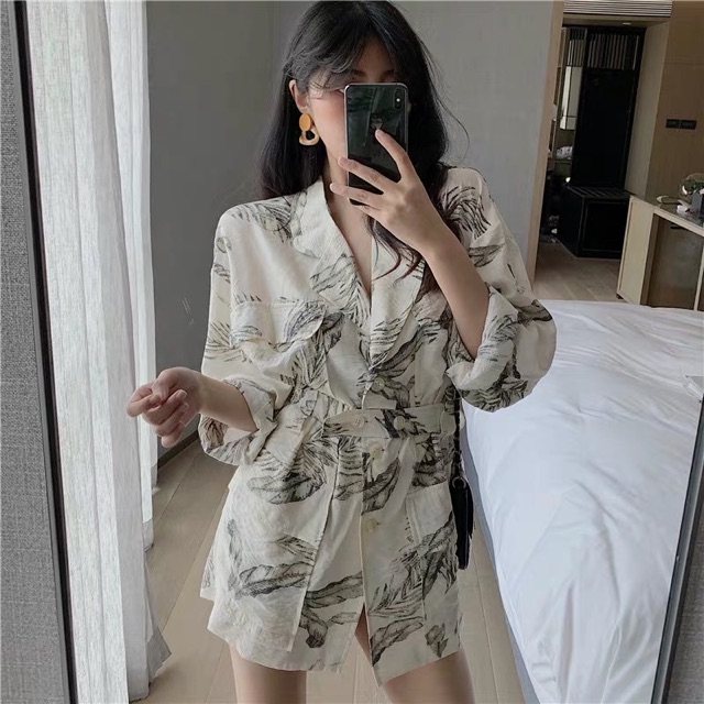 Áo vest dáng váy hoạ tiết kèm belt sang chảnh