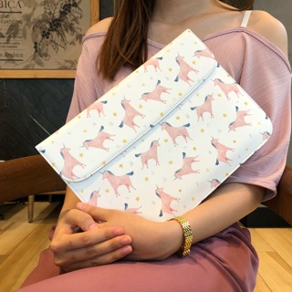 Bao da macbook ngựa hồng