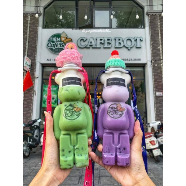COMBO chai gấu bearbrick có 1 mũ + 1 khăn cổ + 1 dây / chai gấu đựng trà sữa