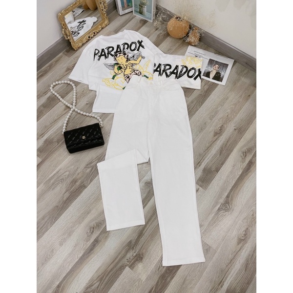 Set áo thun trắng phom rộng kèm quần kaki trắng MITRIE