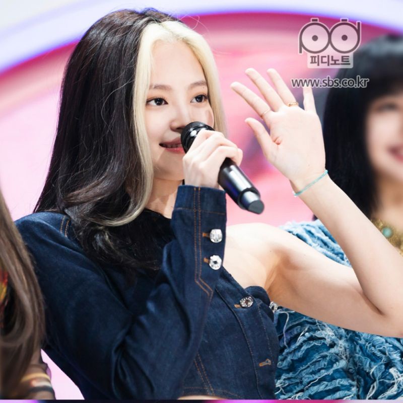 Vòng tay cheap moment Jennie BLACKPINK