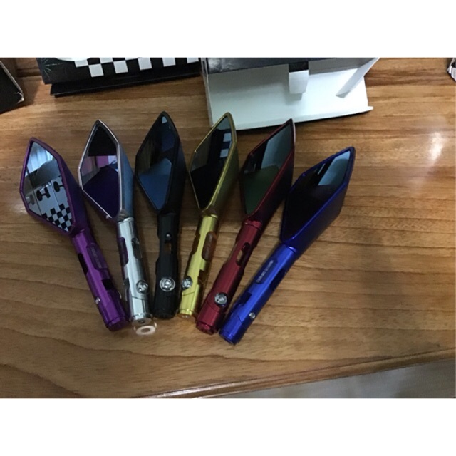 Kính rizoma 5 cạnh ( bên trái ) đủ màu