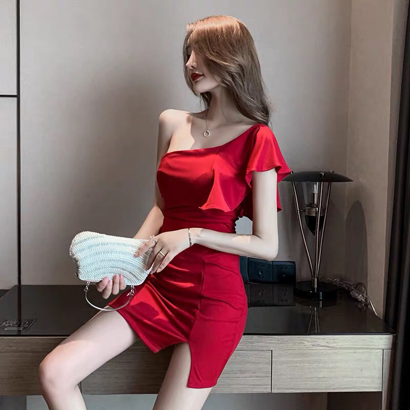 (order) Váy lệch vai bèo, xẻ đùi hàng thiết kế sang chảnh dự tiệc 2 màu đen và đỏ- Quảng châu