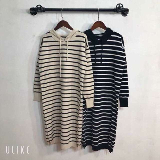 Váy len oversize kẻ có mũ