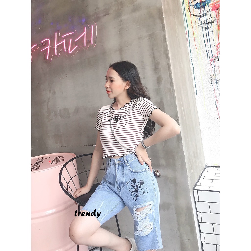 Quần jean ngố in hình mickey rách gối