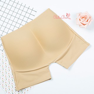 Quần đùi mặc váy su trơn độn mông tạo dáng quyến rũ