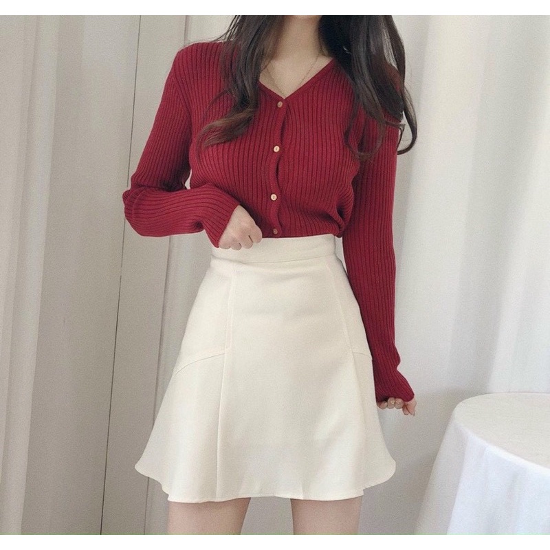 SET ÁO ĐỎ GÂN TAY DÀI NÚT + CHÂN VÁY TRẮNG