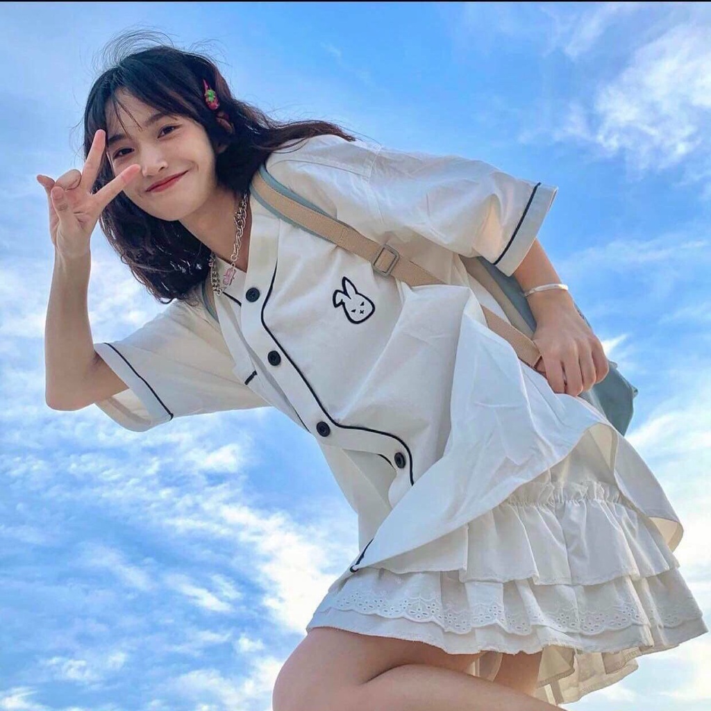 Áo Sơ Mi Nữ Ulzzang Tay Ngắn Trắng Viền Đen form rộng vải thun in hình thỏ cá tính | BigBuy360 - bigbuy360.vn