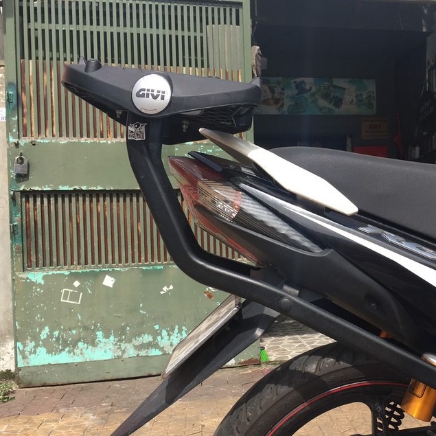 Cảng sau givi hrv cho WAVE DASH 110/125 chắc chắn có sẵn đế gắn thùng hàng chính hãng tiện lợi chở đồ