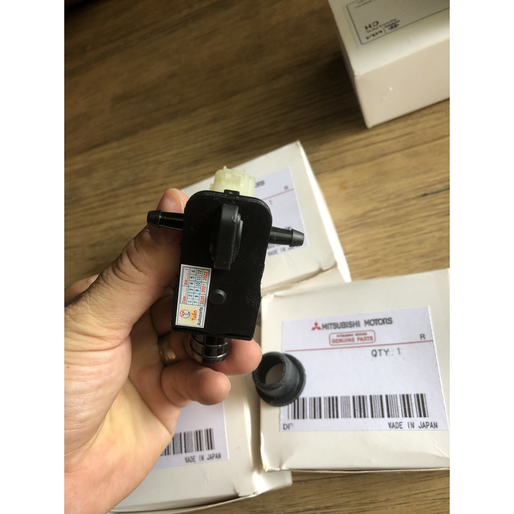 MÔ TƠ BƠM XỊT NƯỚC RỬA KÍNH MITSUBISHI XPANDER