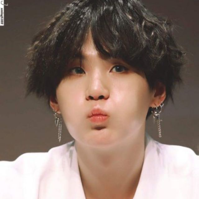 [ Có sẵn] Khuyên tai SUGA BTS trong FAKELOVE