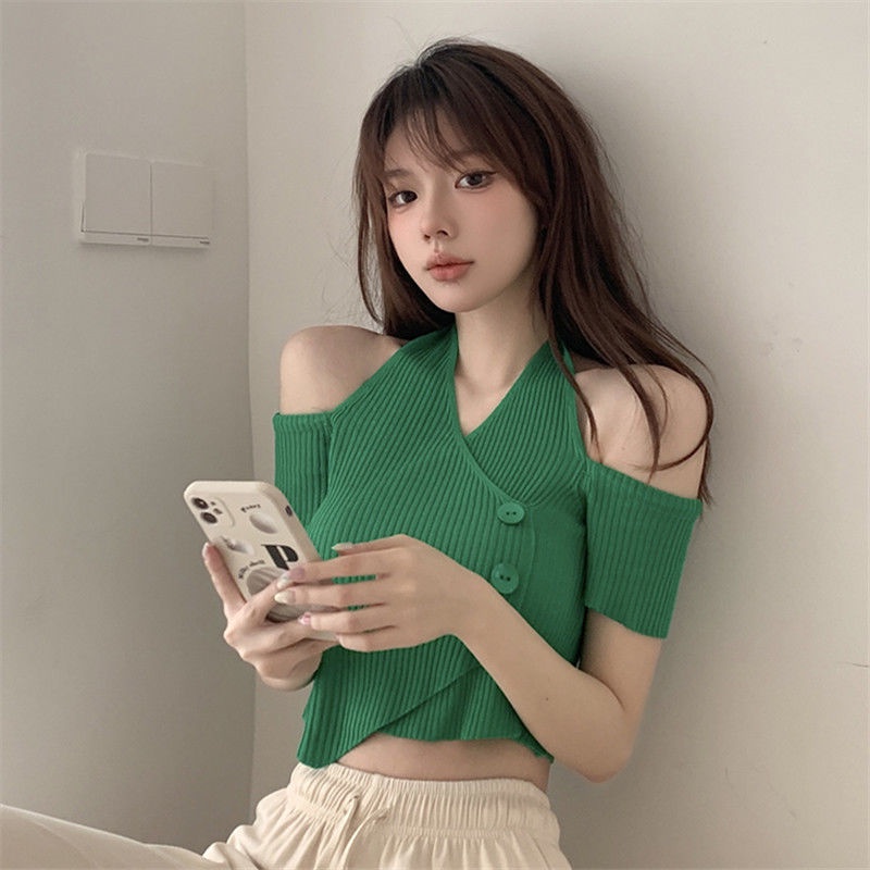 Áo Thun Tay Ngắn Cổ Chữ V Hở Vai Màu Xanh Lá Cây Phong Cách Retro Thời Trang Mùa Hè Mới Dành Cho Bạn Nữ