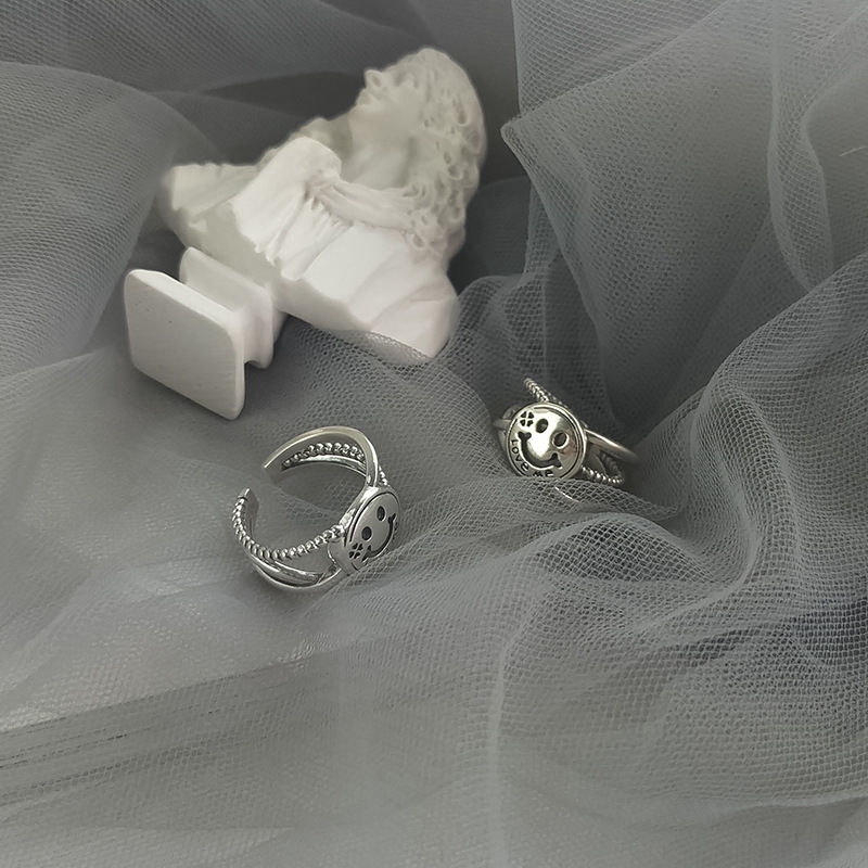 Nhẫn hình mặt cười dạng hở phong cách retro sành điệu