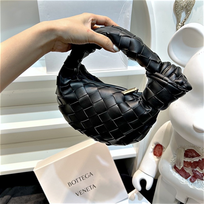 Túi đan Botega Veneta hot hit cực xinh, da thật siêu mềm, xách tay sang chảnh