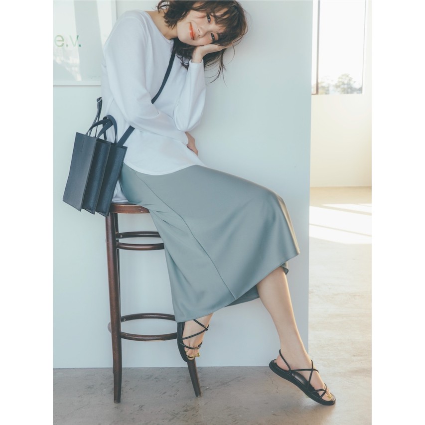 [Mã SMA071008 hoàn 10K xu đơn 0Đ] Chân váy Midi lụa Satin dáng xoè A - Satin Narrow Flare Skirt (UNIQLO chính hãng) ❤ | BigBuy360 - bigbuy360.vn