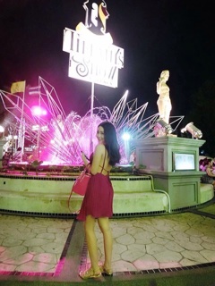 Đầm dập li hở lưng