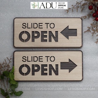 Bảng gỗ dán cửa slide to open có mũi tên chỉ hướng trái phải Hadu DECOR-TP08 - HaduDecor