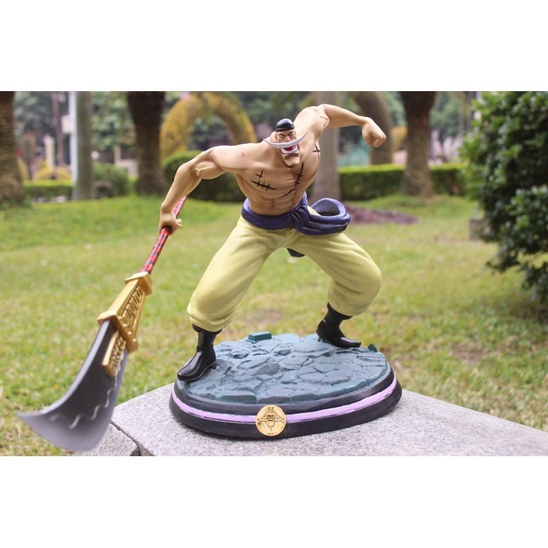 Mô Hình Tứ Hoàng Râu Trắng Cao 32cm - Mô hình One Piece