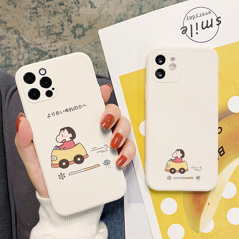 Ốp iphone cạnh vuông Shin lái xe vàng 11/11pro/11promax/12 pro max/13 pro max/6/7/8/plus/x/xr/xs/xsmax-e242