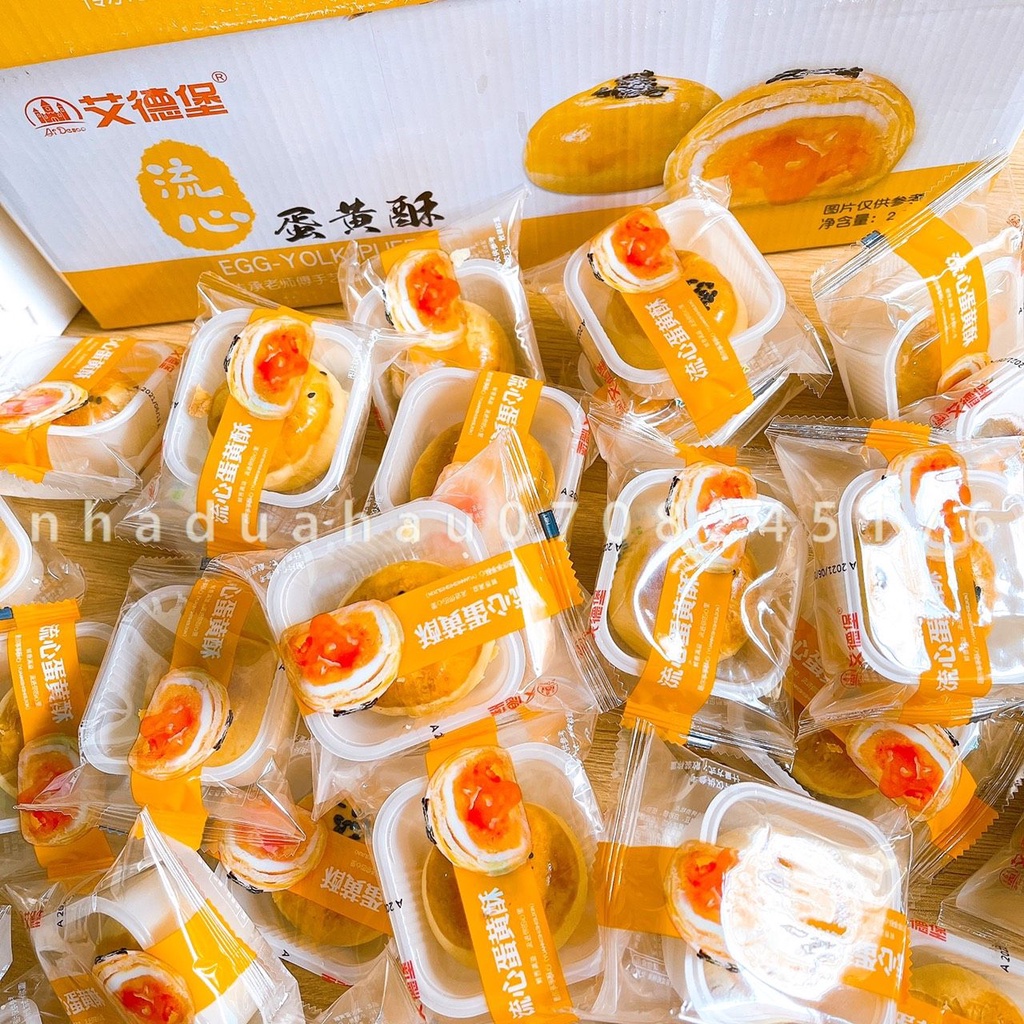 Một thùng gồm 2.5kg bánh ngàn lớp nhân trứng chảy Đài Loan khoảng 48 cái