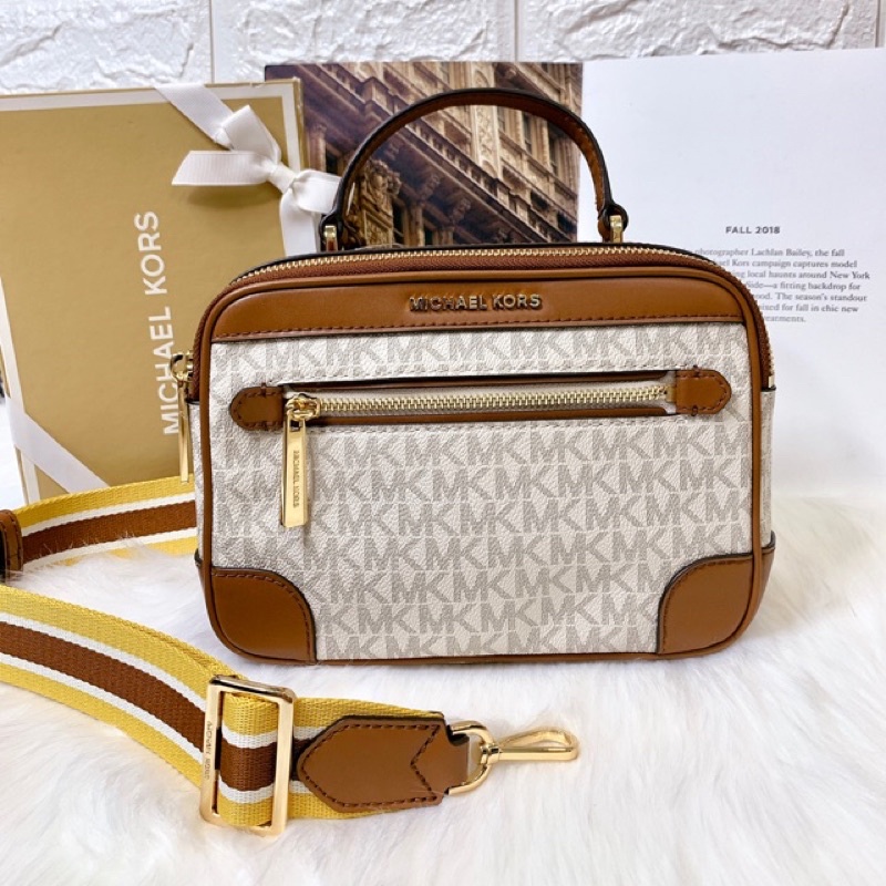 Túi Mk đeo chéo dáng hộp đẹp 2 màu