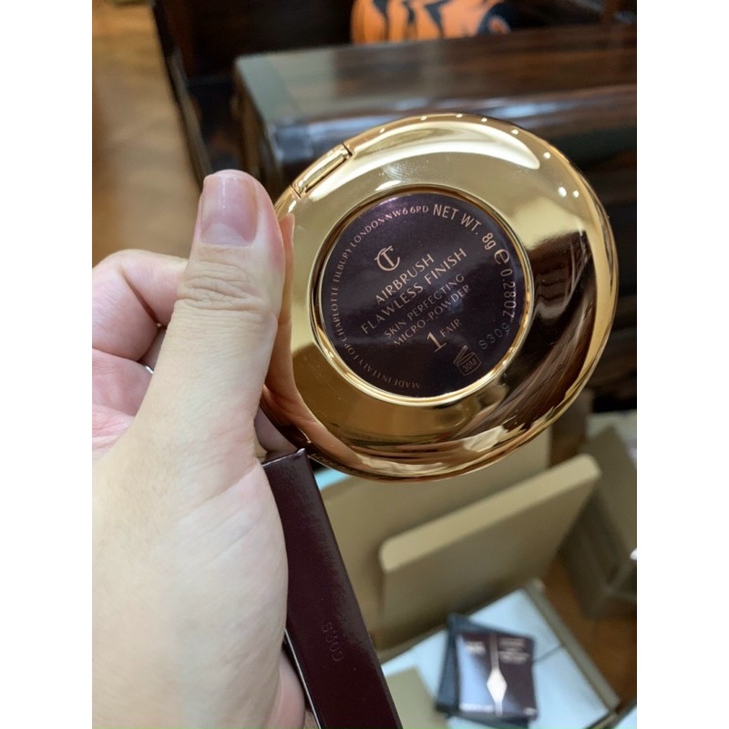 PHẤN PHỦ CHARLOTTE TILBURY AIRBRUSH FLAWLESS - tone 01, 02