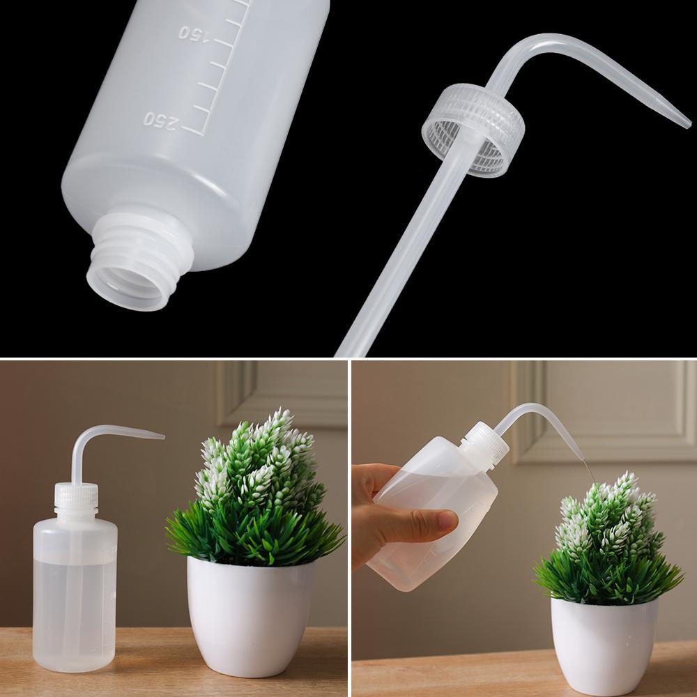 Bình Tưới Cây Bằng Nhựa Miệng Cong Chuyên Dụng 250ml / 500ml