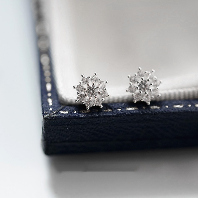 Khuyên Tai Bạc Nữ Đính Đá Zircon Sang Trọng Hình Bông Hoa Nhỏ Xinh Xắn Bạc Ý S925 - B2649 Bảo Ngọc Jewlery