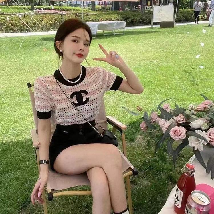 Áo thun tay ngắn dệt kim mỏng rỗng kẻ sọc phong cách thời trang mùa hè 2023 mới giản dị cho nữ