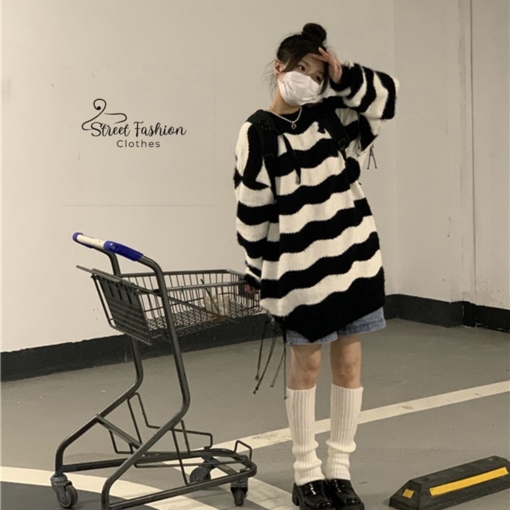 Áo len sweater hoạ tiet kẻ ngang đen trắng cách điệu rách tay phong cách cá tính, trẻ trung, năng động