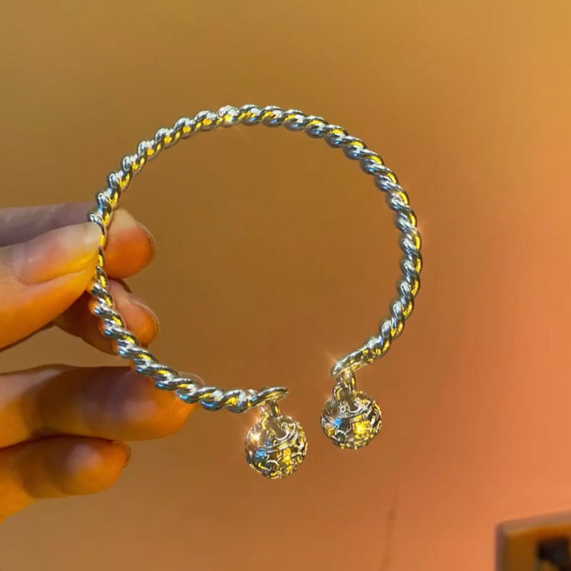 Vòng Đeo Tay Thiết Kế Hai Chuông Thời Trang Xinh Xắn Cho Các Cặp Đôi