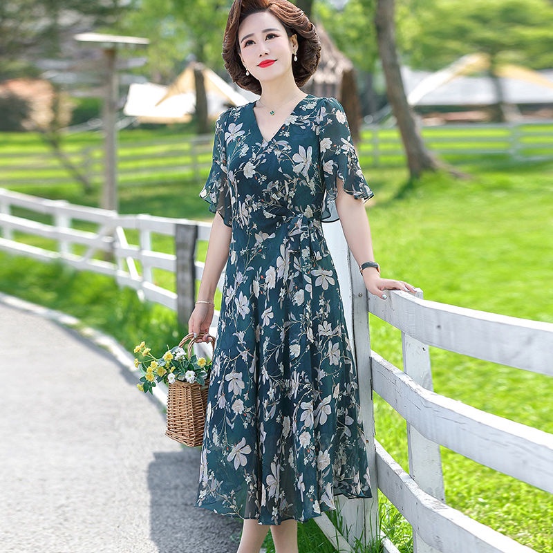 Mẹ trẻ váy mùa hè phong cách phương tây váy mùa hè phụ nữ trung niên 50 tuổi váy hoa voan tính khí phong cách mới