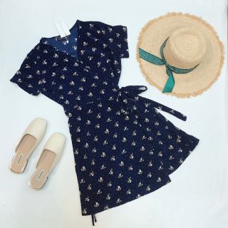 Váy vạt chéo