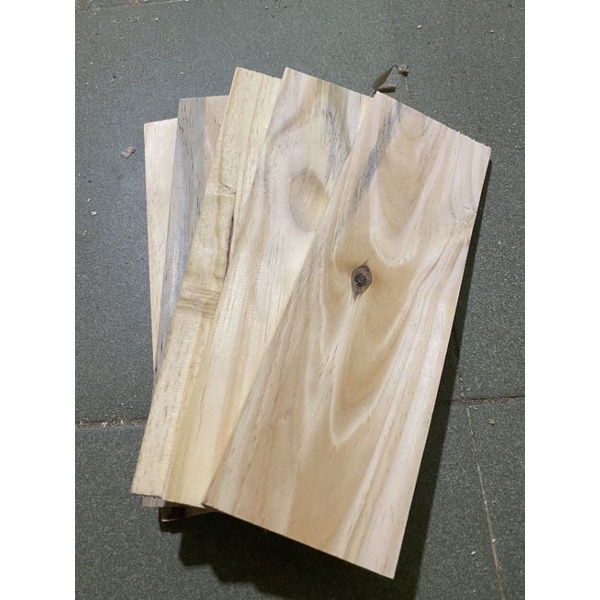 Thanh gỗ thông màu tối dày 1cm, dài 30cm, rộng 10cm bào láng đẹp 4 mặt phù hợp decorde phong cách vintage hay sơn