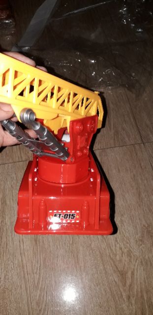 Xe mô hình xe Thang cứu hộ chạy chớn bằng nhựa do Việt nam sản xuất kt 30x20x15