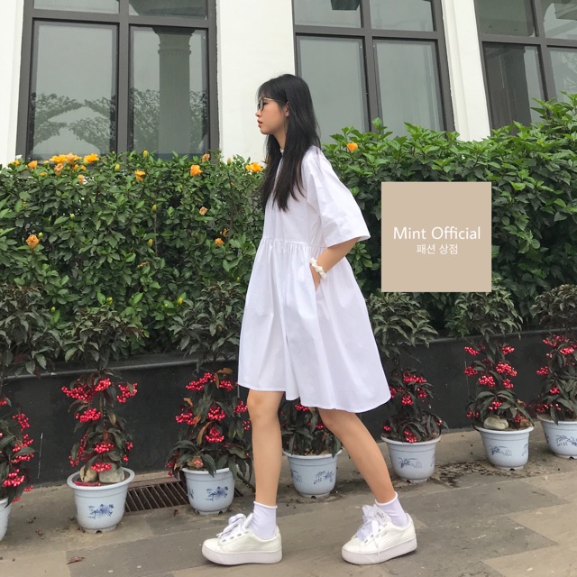 Váy babydoll trơn nút cúc sau madebymint | BigBuy360 - bigbuy360.vn