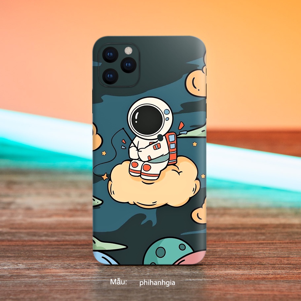Miếng dán điện thoại hình Phi Hành Gia cho ip 6s/6splus/7/7plus/8/8plus/x/xr/xs/11/12/13/pro/max/promax/máykhác