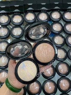 Phấn khoáng MAC Skinfinish.