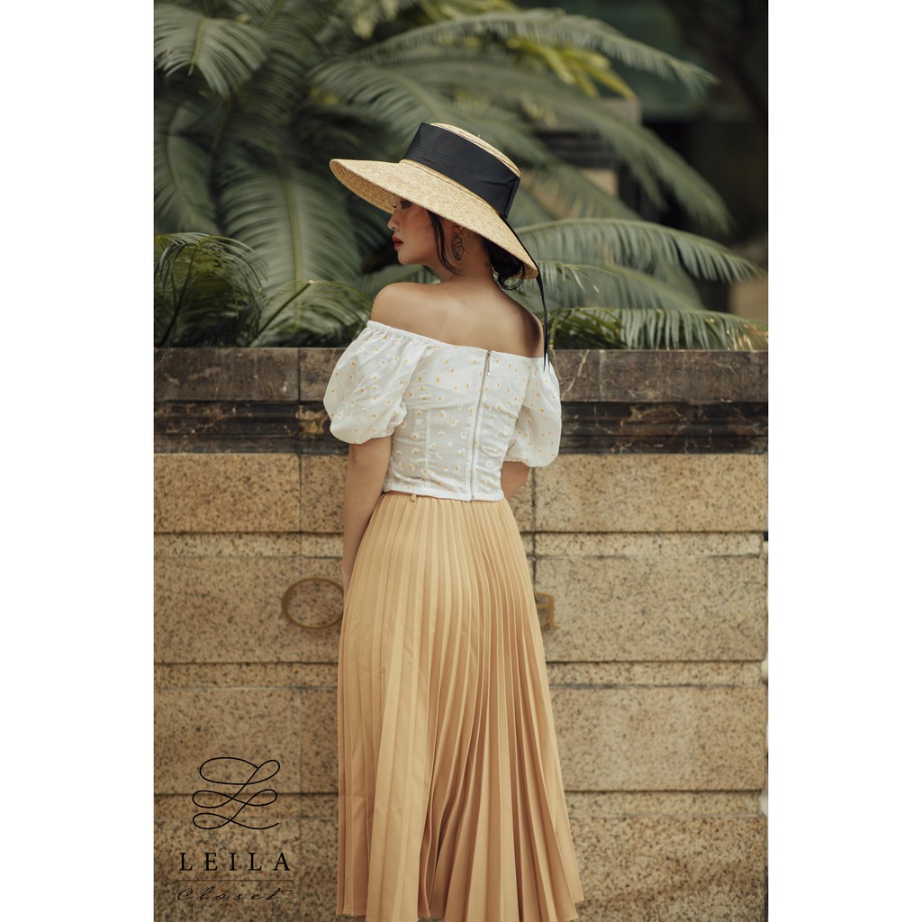 Chân váy midi dập ly Leila Closet.