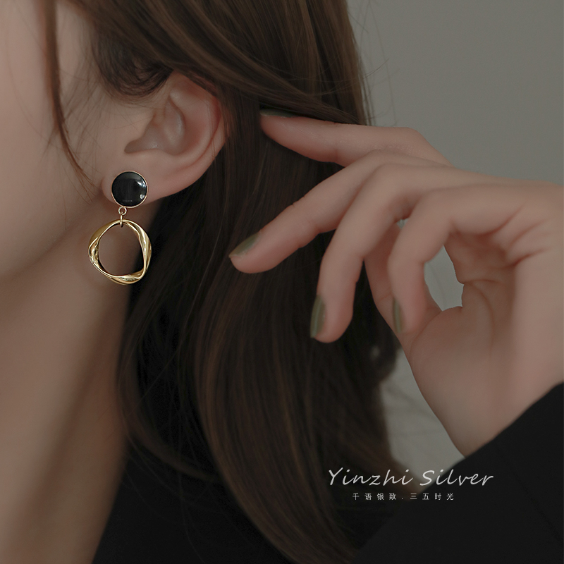 Ladies Fashion Luxury Silver Earrings Black Circle Fashion Creative Earrings