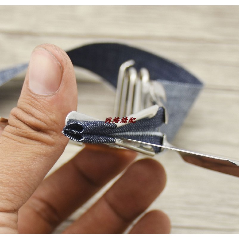 Cữ bọc viền   không phải thay chân vịt mặt nguyêt ,dùng cho máy may công nghiệp một kim