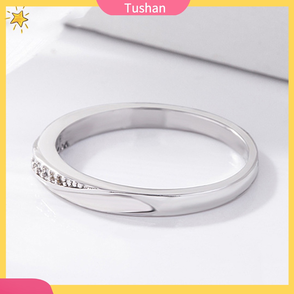Nhẫn đính hôn đính đá zircon hình tròn sang trọng
