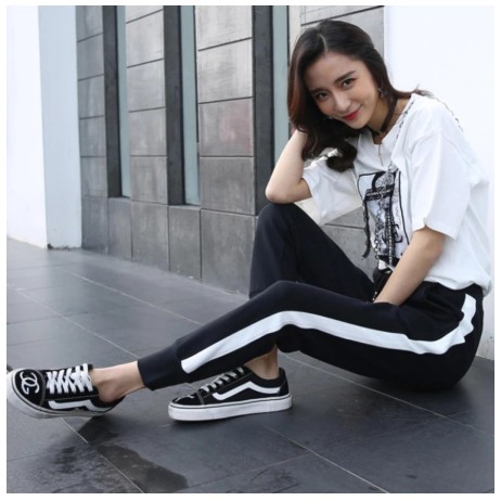 Quần Jogger nỉ thể thao phối sọc FORM 65kg 25D.B061