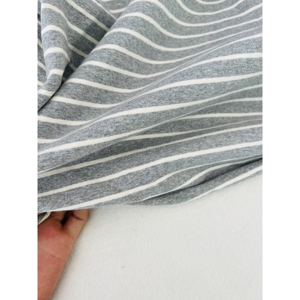 Vải thun tăm nhuyễn màu xám kẻ trắng 4c loại dày